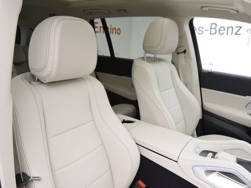 New 2026 Mercedes-Benz GLS 450 4MATIC image 17
