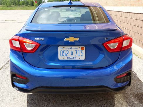 Used 2017 Chevrolet Cruze LT w/ Convenience Package FWD image 8