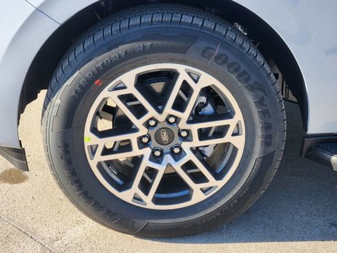 New 2026 Ford Expedition Active RWD image 12