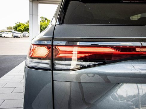 New 2026 Volkswagen Tiguan SE image 13