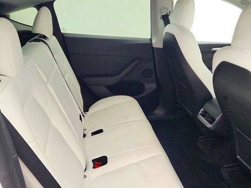 Used 2022 Tesla Model Y Long Range AWD/4WD image 26