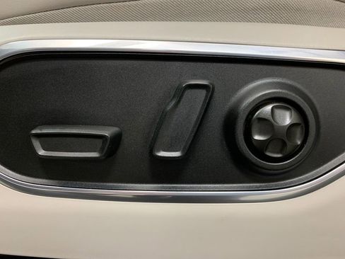 Used 2023 Jeep Wagoneer Series III w/ Rear Seat Video Group 1 image 18