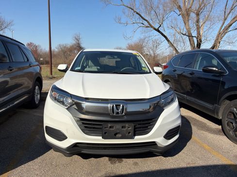 Used 2019 Honda HR-V LX image 2