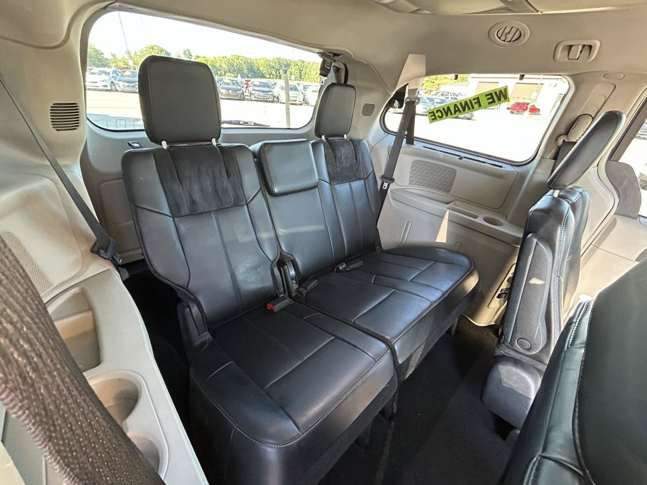 Used 2015 Chrysler Town & Country Limited Platinum FWD image 13