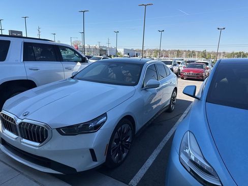 Used 2024 BMW 530i xDrive w/ Premium Package image 2