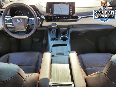 Used 2022 Toyota Sienna Platinum image 19