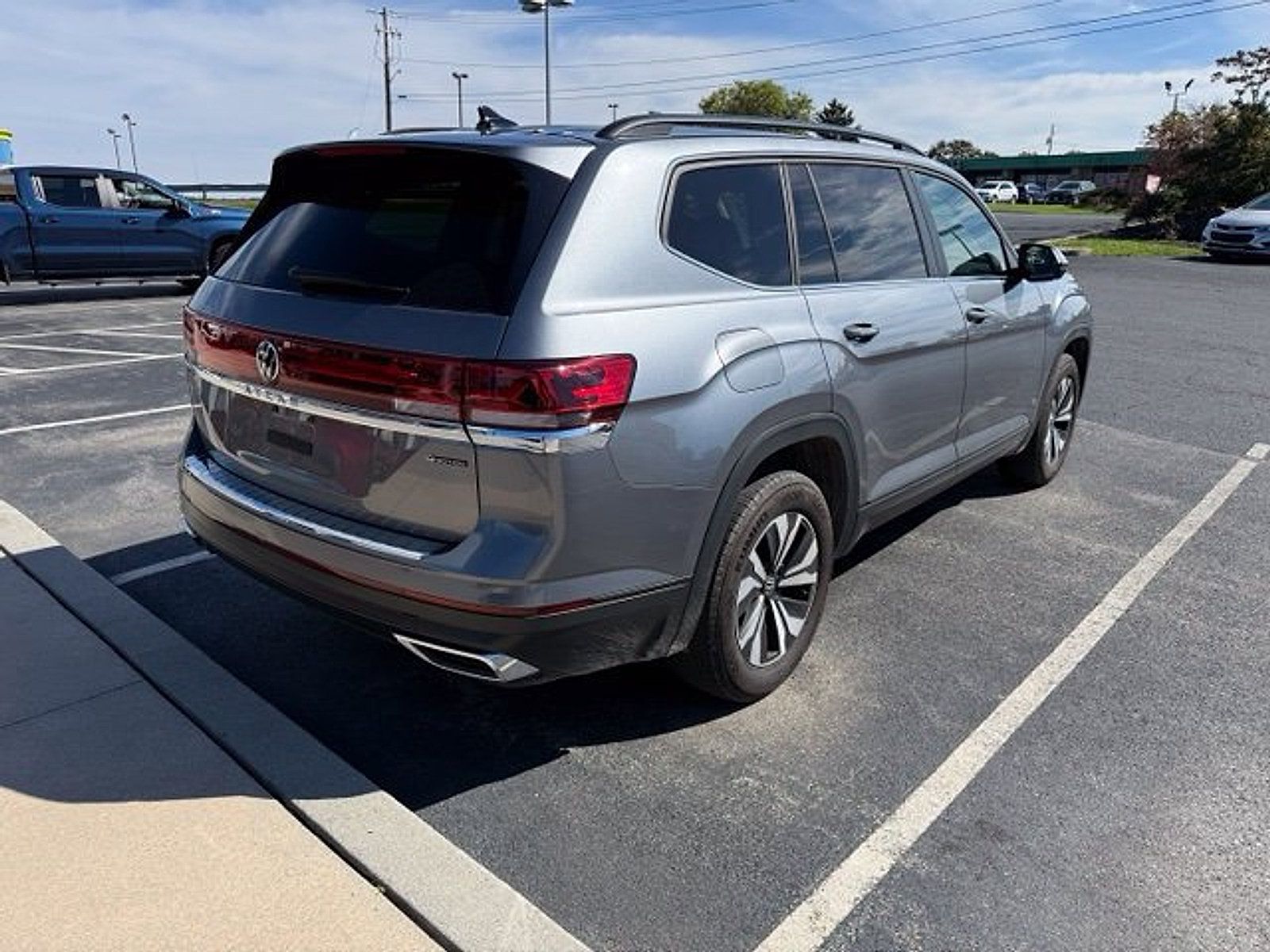 Used 2024 Volkswagen Atlas SE AWD/4WD image 9