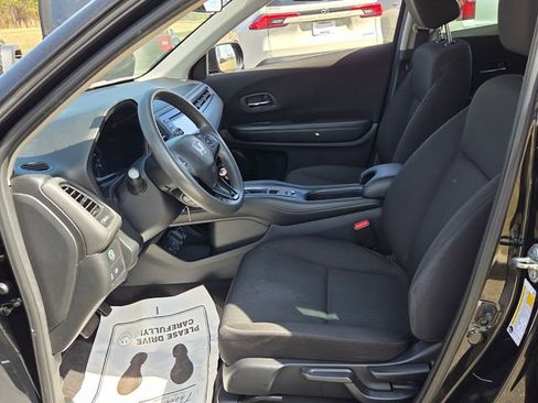 Used 2017 Honda HR-V LX image 5