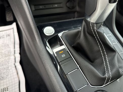 New 2025 Volkswagen Taos SE image 30