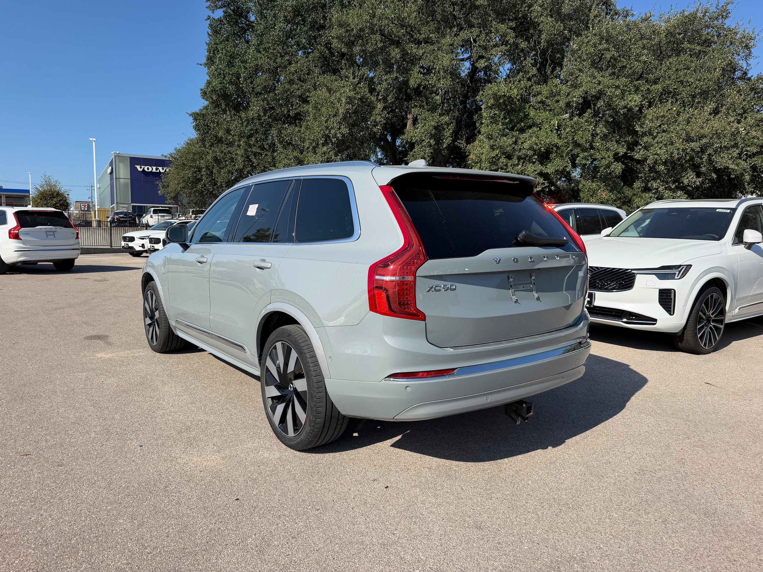 Certified 2024 Volvo XC90 T8 Plus w/ Protection Package Premier AWD/4WD image 4