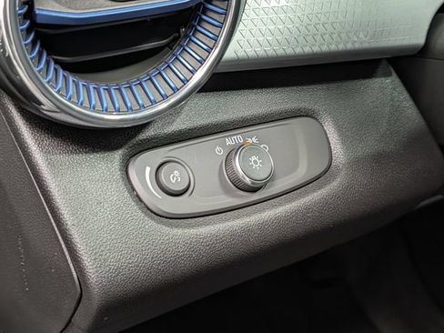 New 2026 Chevrolet Trax LT w/ Sunroof Package FWD image 15