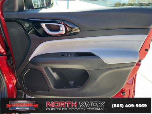 Used 2025 Jeep Compass Limited image 27