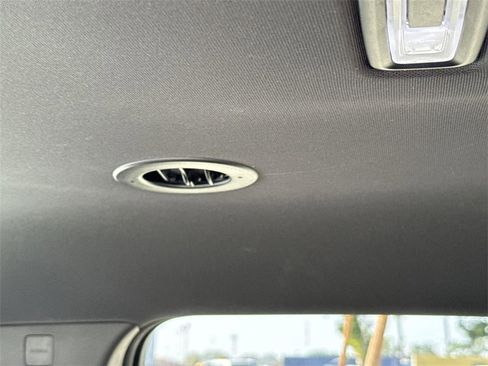 Used 2024 Chevrolet Traverse LT image 17