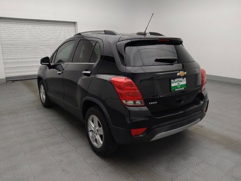 Used 2020 Chevrolet Trax LT w/ LT Convenience Package FWD image 3