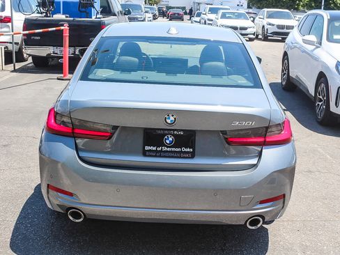 Used 2026 BMW 330i Sedan w/ Premium Package RWD image 5