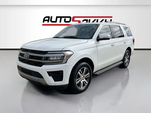 Used 2024 Ford Expedition XLT image 3