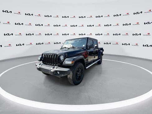 Used 2022 Jeep Gladiator Sport AWD/4WD image 4