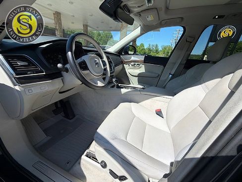 Used 2016 Volvo XC90 T6 Momentum w/ Momentum Plus Package AWD/4WD image 11