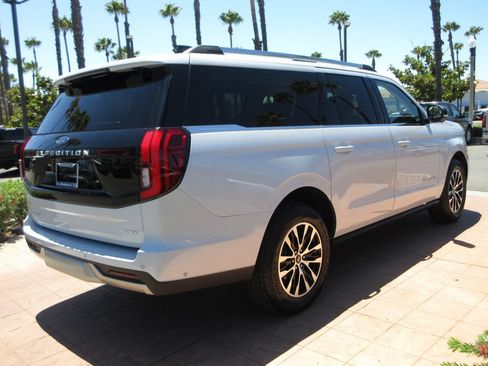 Certified 2025 Ford Expedition Max Platinum AWD/4WD image 4