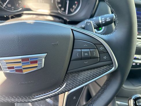 Used 2025 Cadillac XT5 Sportv w/ LPO, Floor Liner Package image 18
