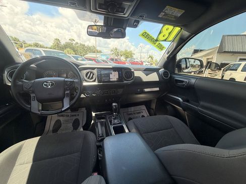 Used 2018 Toyota Tacoma TRD Off-Road AWD/4WD image 7