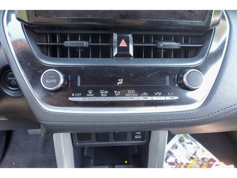 Used 2024 Toyota Corolla Cross AWD Hybrid w/ Moonroof Package image 19