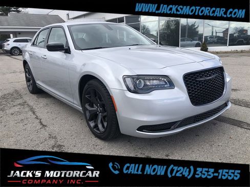 Used 2022 Chrysler 300 Touring w/ Sport Appearance Package image 11