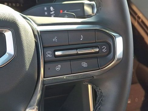 Used 2025 GMC Acadia Elevation image 25