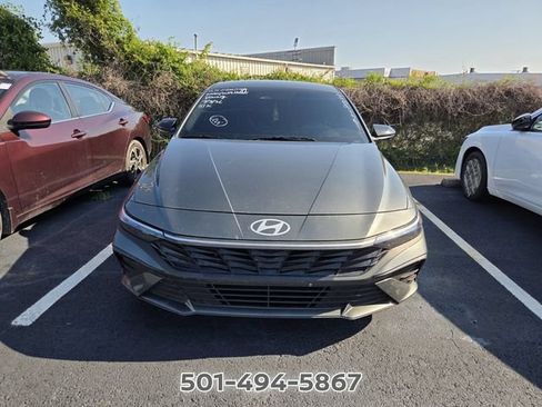 Used 2025 Hyundai Elantra Sport FWD image 2