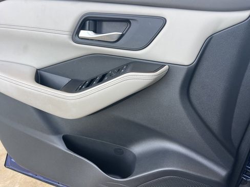 Used 2022 Nissan Rogue SV w/ SV Premium Package image 6