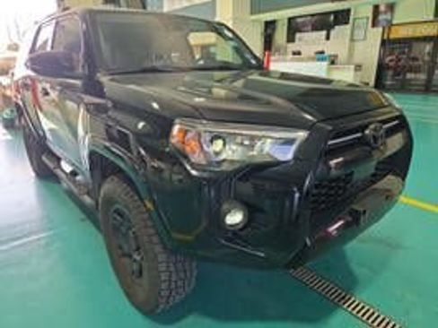 Used 2023 Toyota 4Runner SR5 Premium w/ Moonroof Package RWD image 3