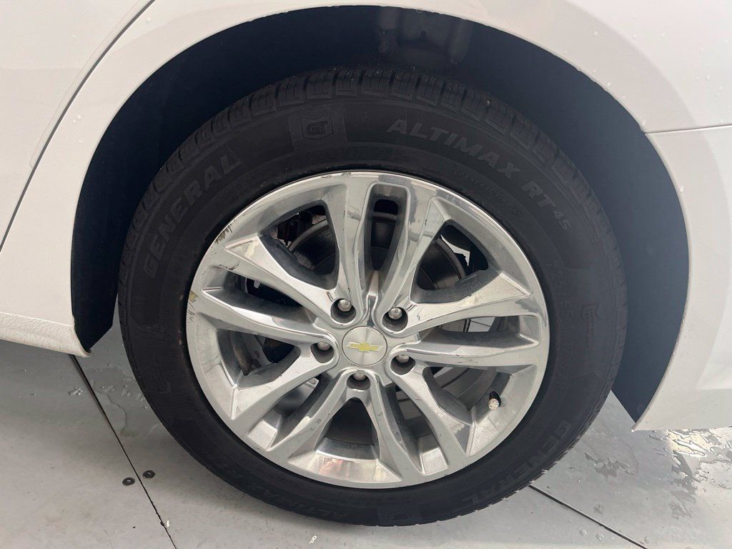 Used 2018 Chevrolet Malibu LT FWD image 14