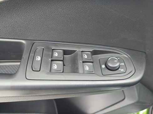 New 2026 Volkswagen Taos SE FWD image 26