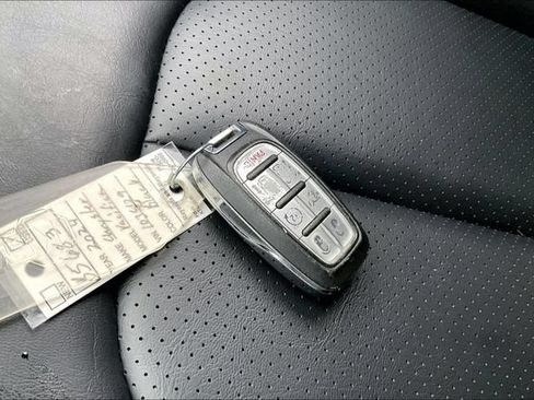 Used 2024 Chrysler Pacifica Limited FWD image 32