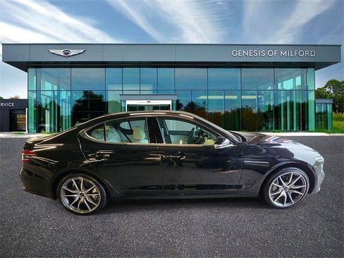 Used 2025 Genesis G70 2.5T image 5