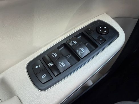 Used 2015 Chrysler 300 C w/ Light Group AWD/4WD image 35