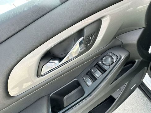 Used 2023 Chevrolet Traverse LT w/ LT Premium Package image 23