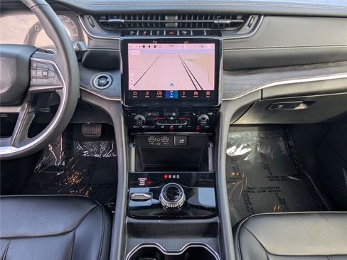 Used 2023 Jeep Grand Cherokee Limited AWD/4WD image 19