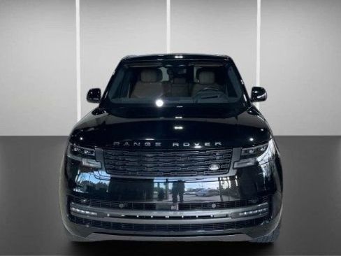 Used 2023 Land Rover Range Rover SE image 2