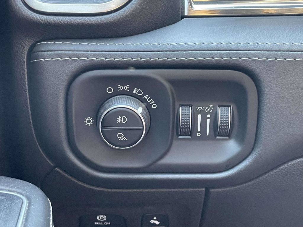 Used 2021 RAM 1500 Limited AWD/4WD image 29