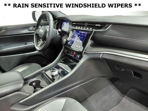 Used 2024 Jeep Grand Cherokee L Altitude image 19