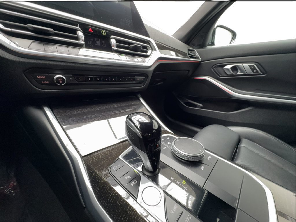 Used 2022 BMW 330e w/ Driving Assistance Package RWD image 50