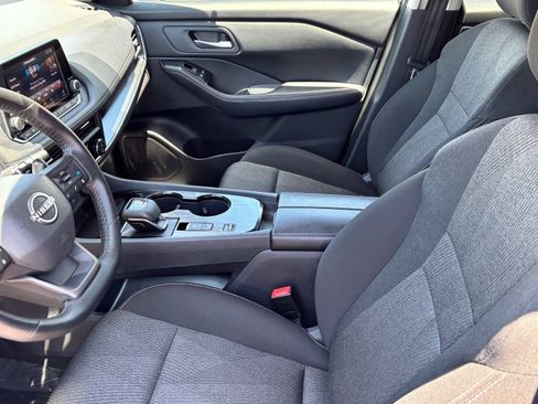 Used 2025 Nissan Rogue SV FWD image 17