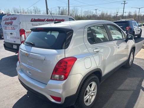 Used 2020 Chevrolet Trax LS FWD image 8