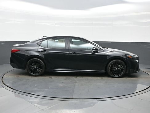 Used 2025 Toyota Camry SE image 7