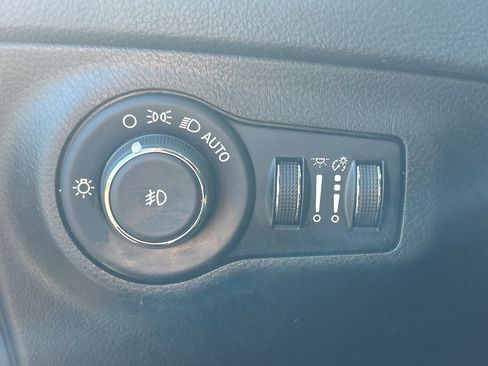 Used 2020 Jeep Compass Latitude w/ Popular Equipment Group FWD image 15
