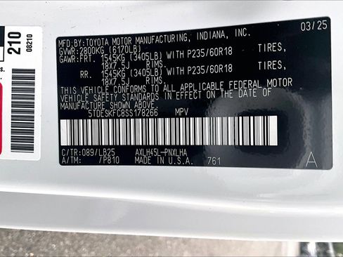 Used 2025 Toyota Sienna Platinum image 31