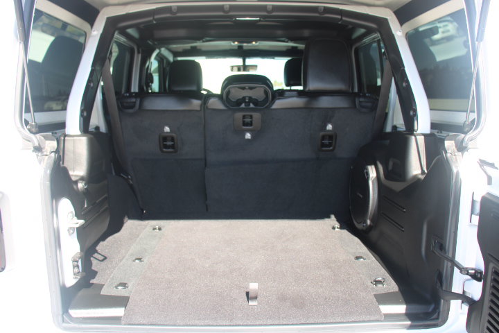 Used 2023 Jeep Wrangler Unlimited Sahara AWD/4WD image 16