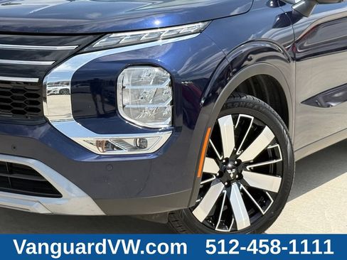 Used 2025 Mitsubishi Outlander SE FWD image 3