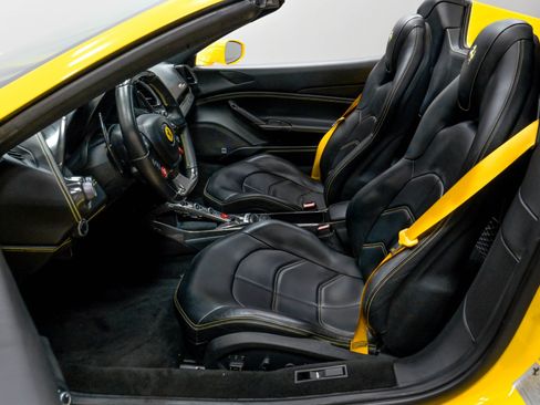 Used 2017 Ferrari 488 Spider RWD image 8